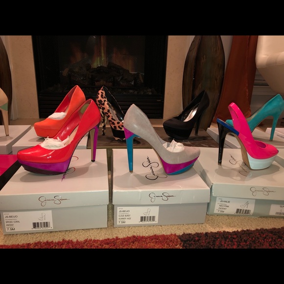 Size 7.5 - Picture 3 of 8